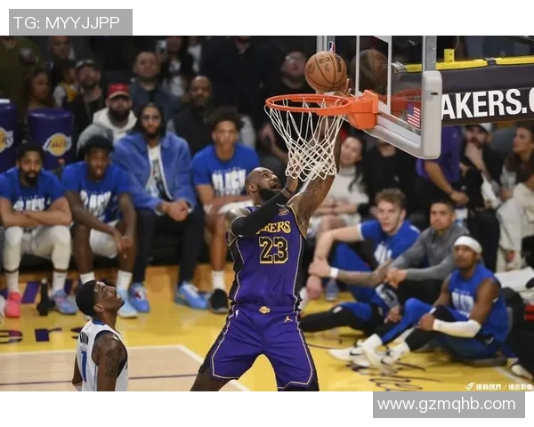 2014年湖人与小牛的激烈对决回顾与赛季精彩瞬间分析